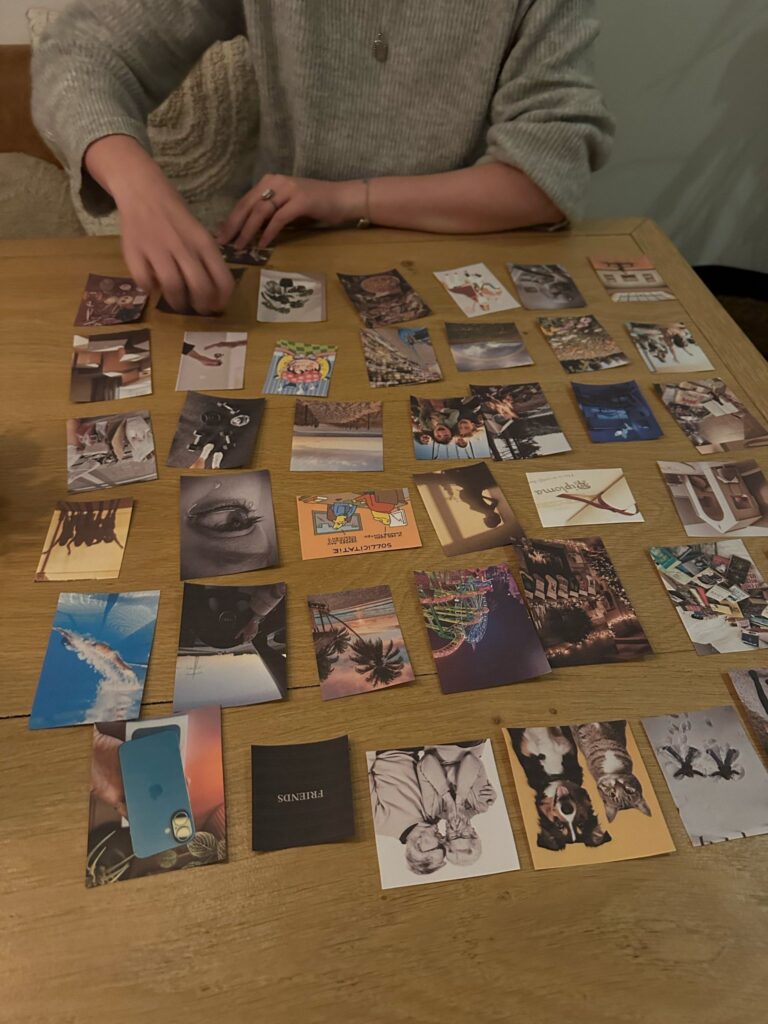 Diverste foto's op kaartjes om te onderzoeken wat mensen willen bewaren